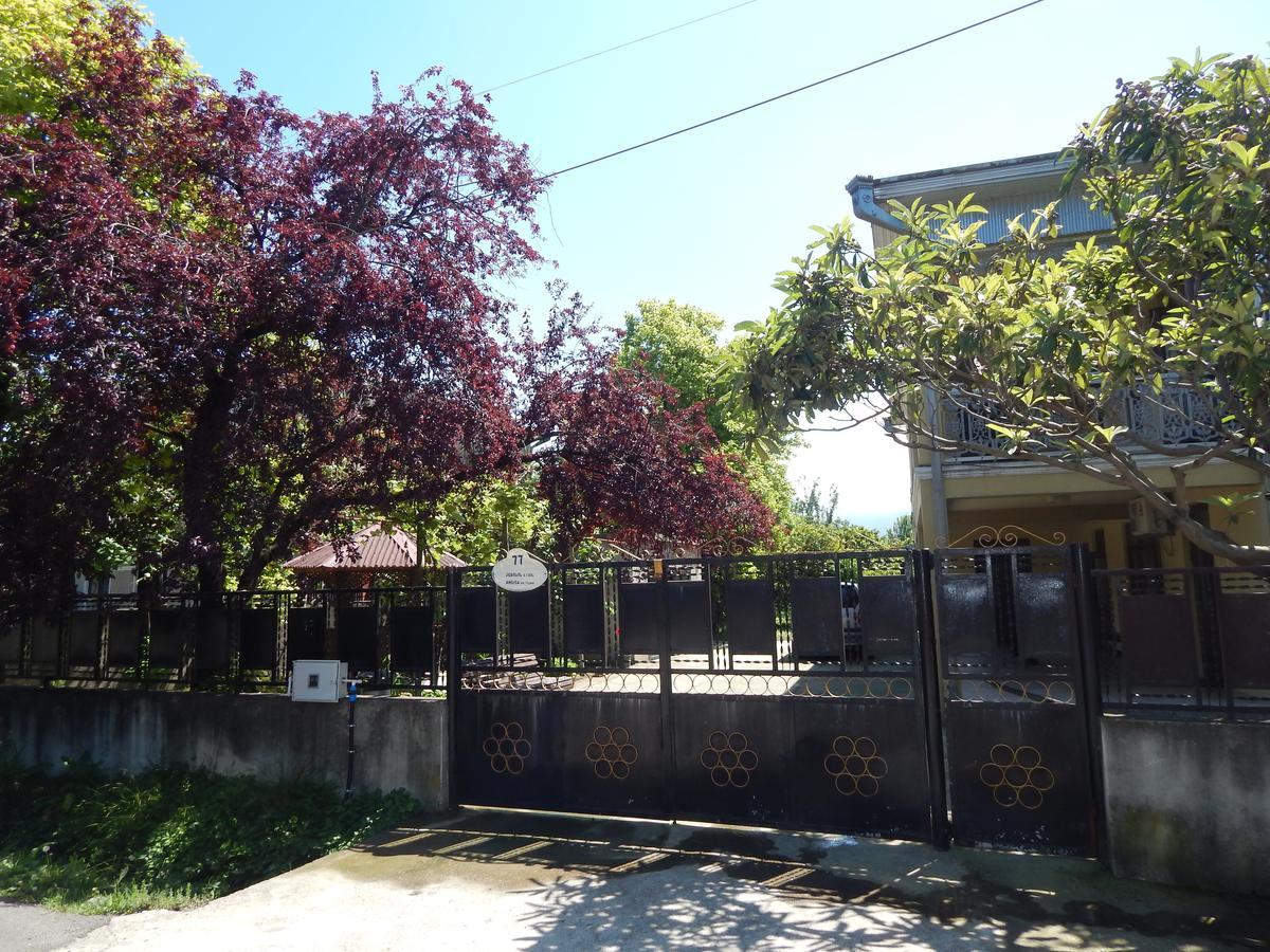 Guest House On Angisa บาทูมิ ภายนอก รูปภาพ